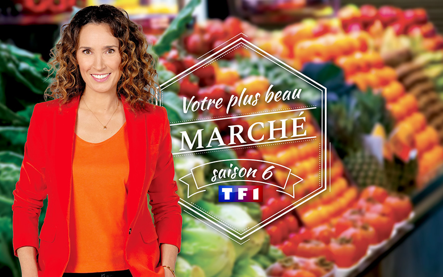 Marie-Sophie Lacarrau devant un étal de légumes